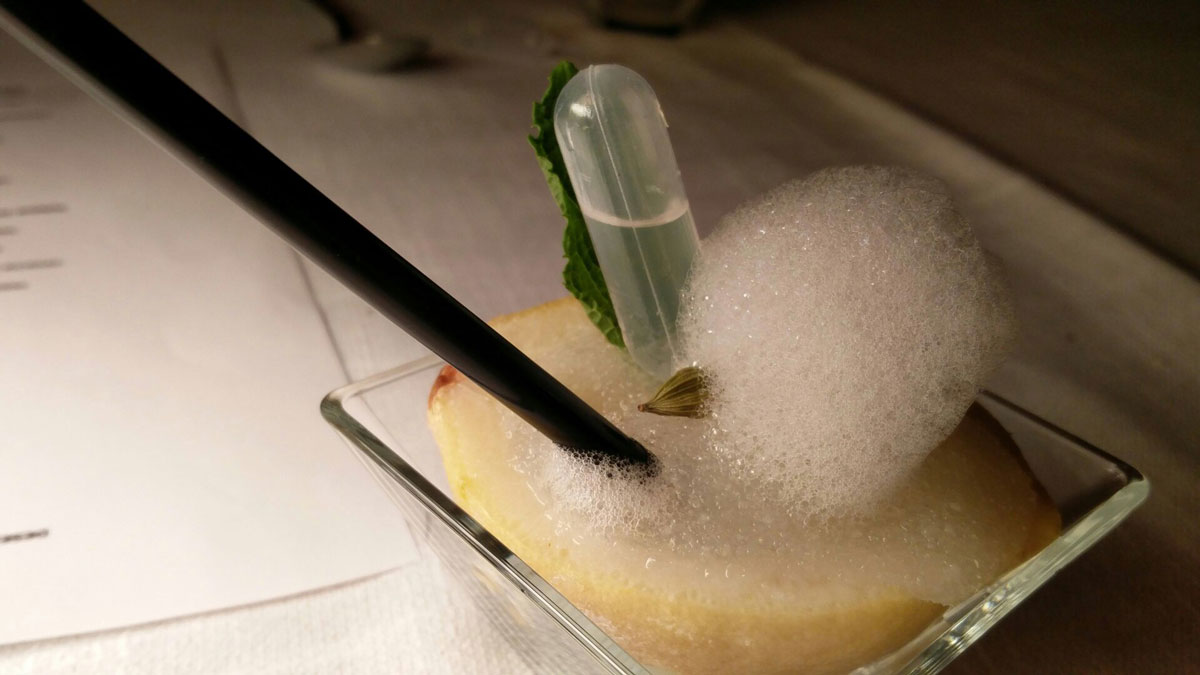 Restaurant o stea Michelin El Batan - Tramacastilla - Sorbetto aerat de lamăie cu o pipetă de gin