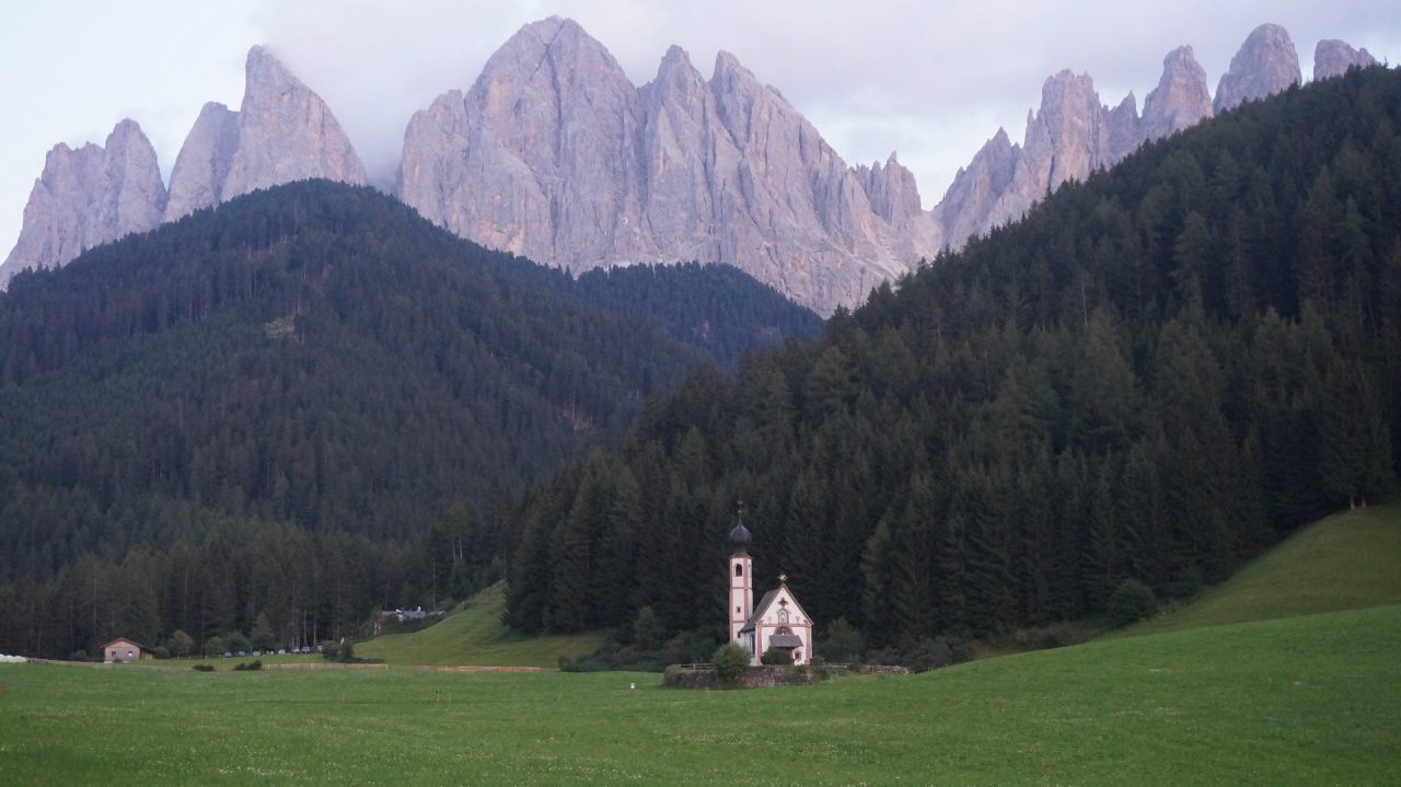 Val di Funes, Dolomiti, Italia - Lacul Garda