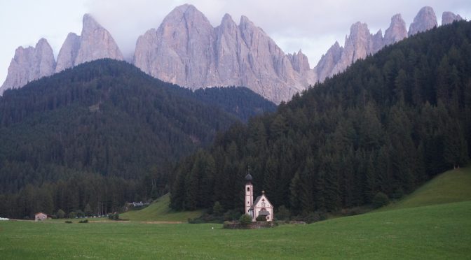 Val di Funes, Dolomiti, Italia - Lacul Garda