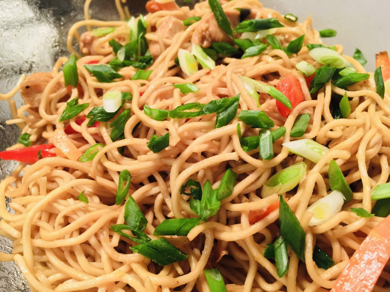 Noodles cu legume si pui
